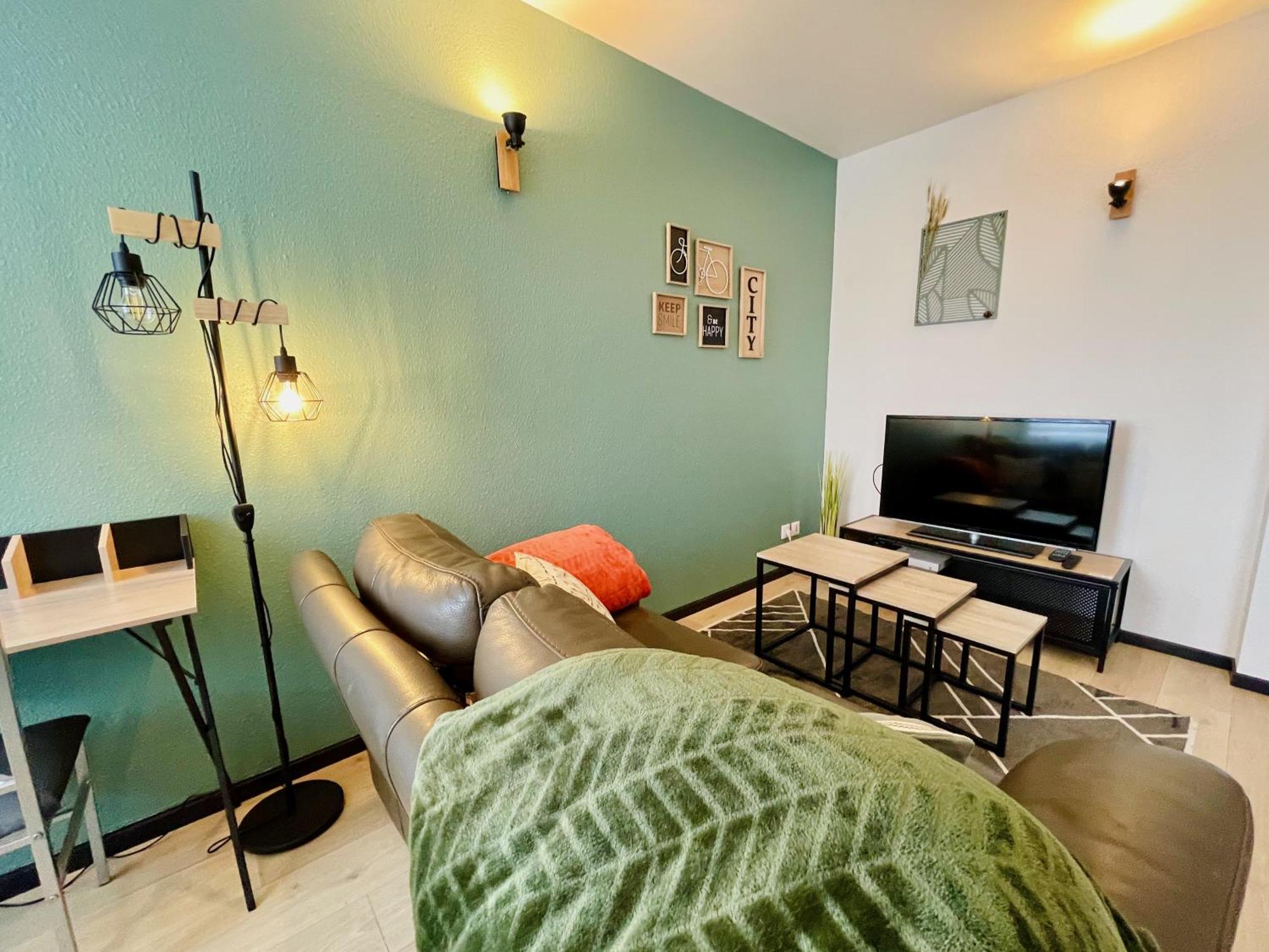 Joli Appartement Avec Parking Montbéliard Exteriér fotografie